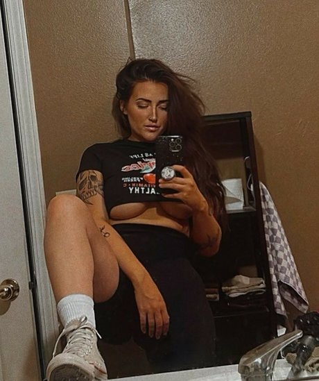 曲線美のランジェリーオンリーファンズ 無料裸 写真