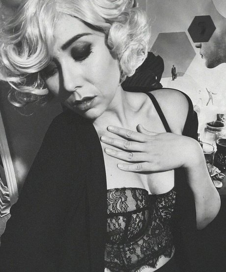 成熟したラテン系オンリーファンズ ポルノ 画像