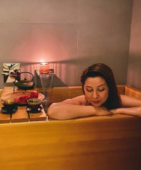 濃厚なヌードオンリーファンズ ポルノ 写真