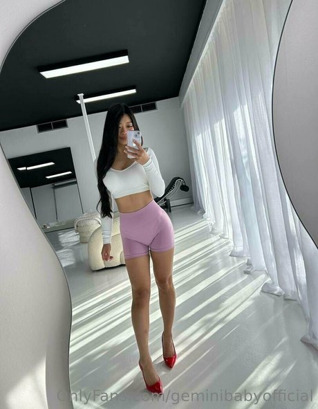 カーリーエボニーオンリーファンズ ホットセクシー 写真