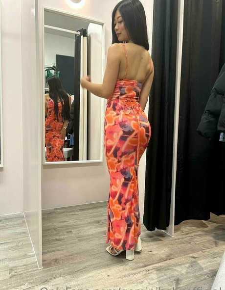 ティーンフィンガリングオンリーファンズ アダルト 写真