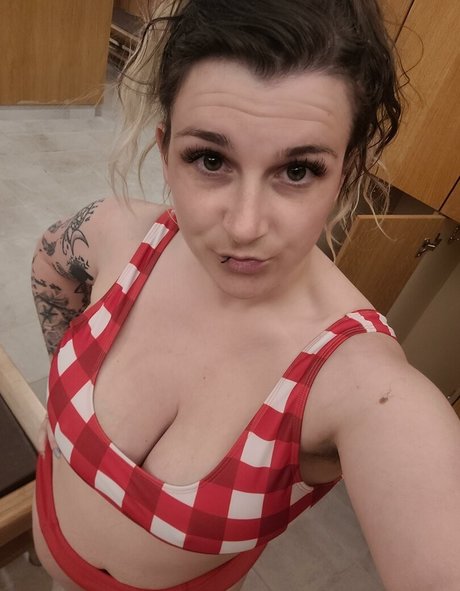 キティ・ウェット・オンリーファンズ 可愛い ギャラリー