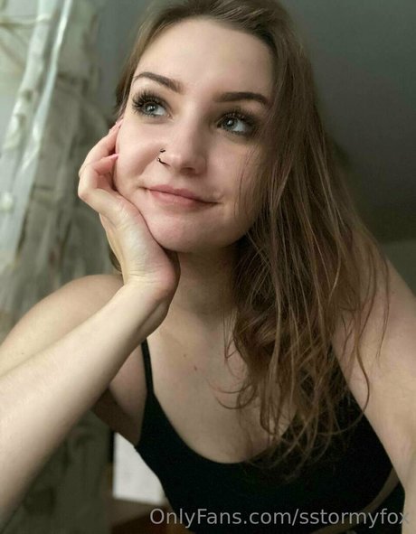 sstormyfox ポルノモデル 画像