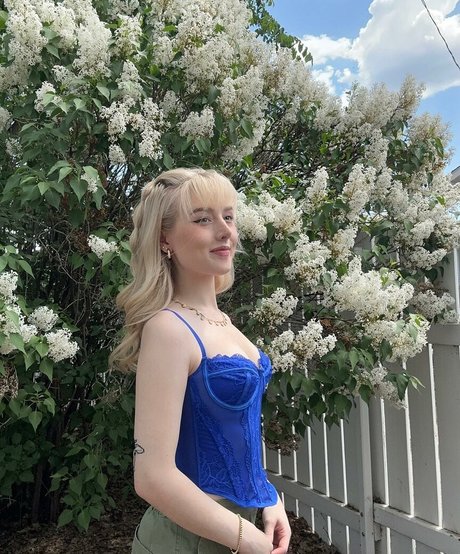 アラブ人妻オンリーファンズ セクシー 写真