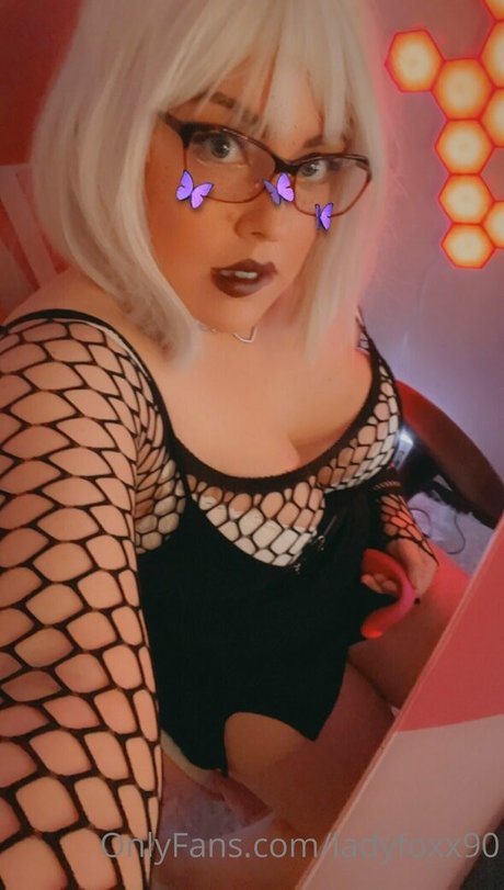 ladyfoxx90 裸のスター 画像