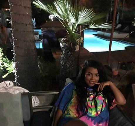 パンツを食い込ませるオンリーファンズ アダルト 写真