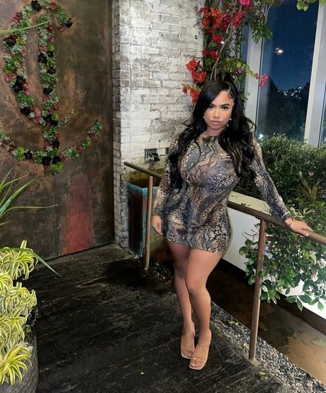 ぽっちゃりティーンオンリーファンズ セクシー裸 ギャラリー