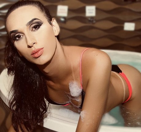 熟女オーガズムオンリーファンズ ポルノ 画像