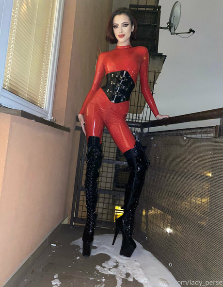 Lady Perse 裸のモデル 画像