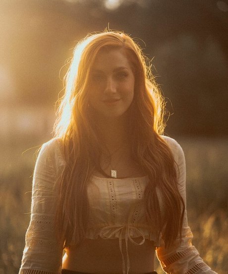 Lara Loft ポルノスター トップ 写真