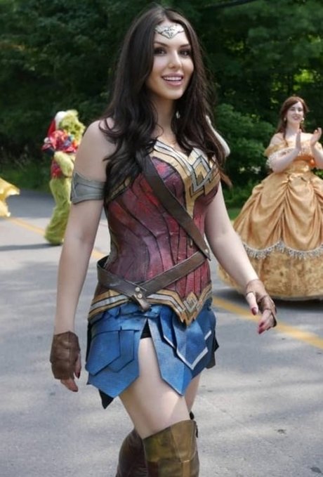 Ciny looney 裸のスター 写真