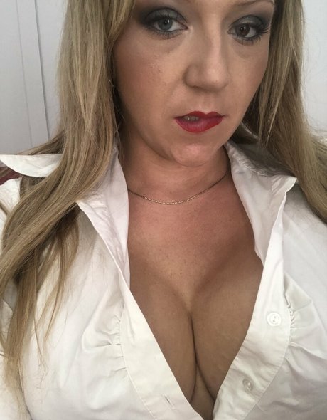 巨尻オンリーファン ヌード アーカイブ