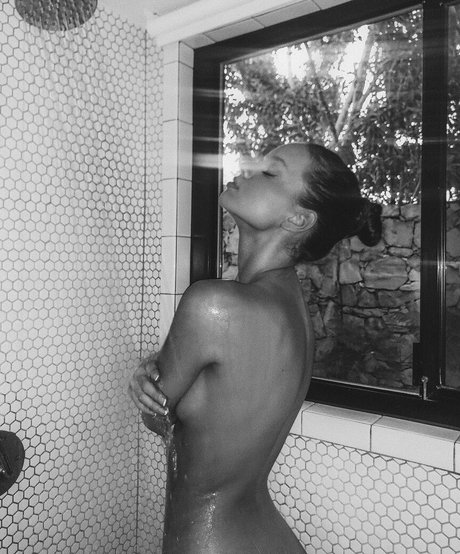 Liora Lapointe ポルノモデル 写真