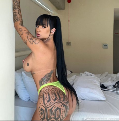 Dj Jhenny ポルノモデル 写真