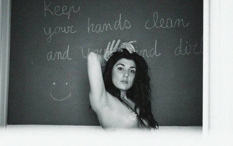 レズビアン誘惑オンリーファンズ 無料ポルノ 画像