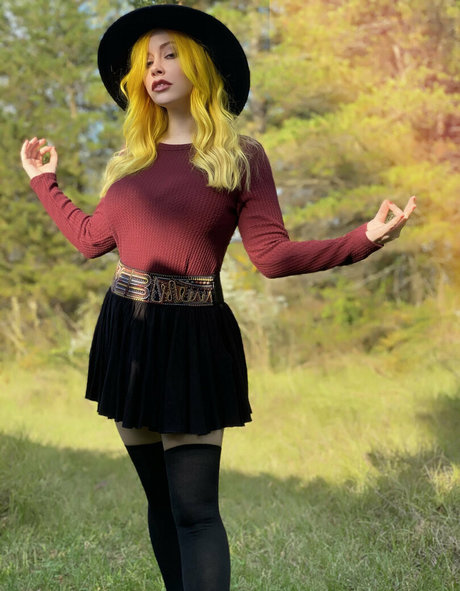 パンツを食い込ませるオンリーファンズ 無料エロ 写真