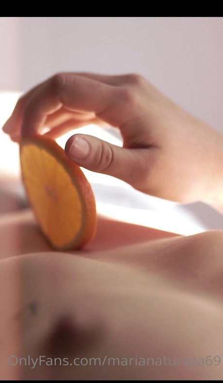 ティックトックスター オンリーファンズ 無料裸 画像