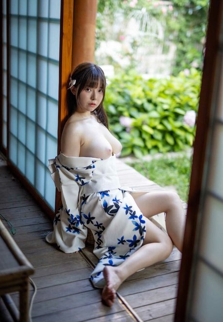 シャワー3P オンリーファンズ セクシーヌード 画像