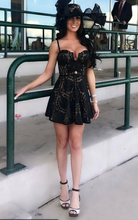 ティーンウェブカメラオンリーファンズ 美しいヌード 写真