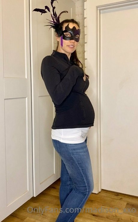 レズビアンマッサージオンリーファンズ 裸 画像