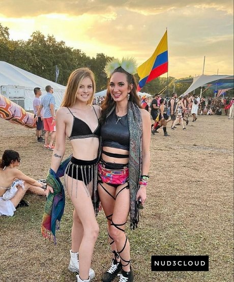 Chloe Mettenbrink ポルノスター パーフェクト 写真