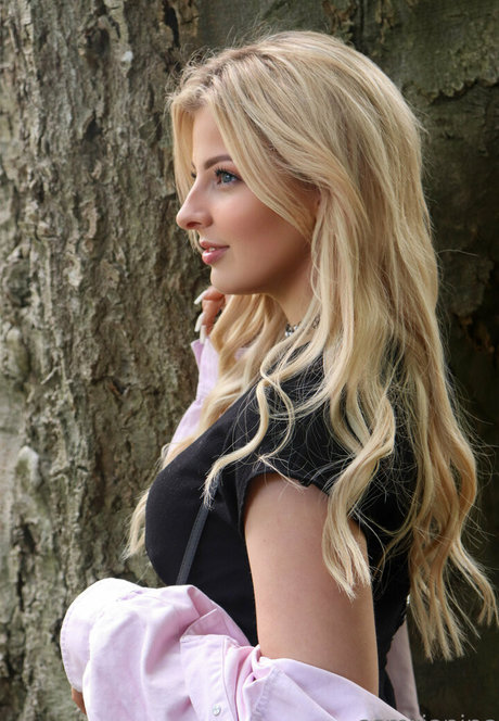 陸軍の熟女オンリーファンズ 美しい 写真