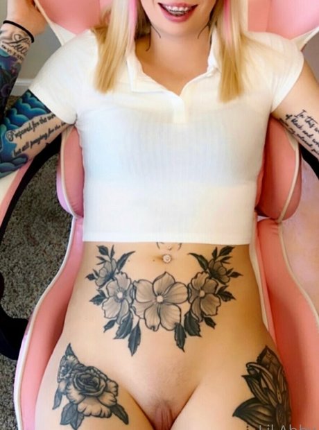 lilabbyofficial セクシーなスター 画像