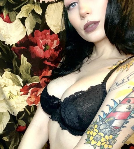 40歳のオンリーファンズ セクシーヌード 画像