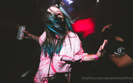 vybrantvibesofficial 独占スター ギャラリー