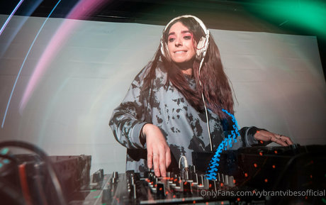 vybrantvibesofficial ポルノモデル アーカイブ