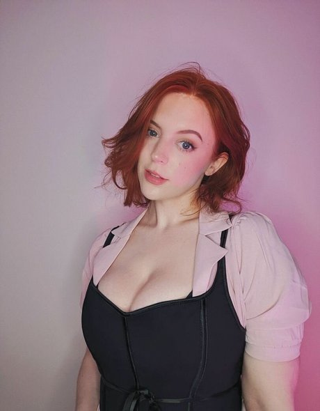 ジャークオンリーファンズ ヌード 写真