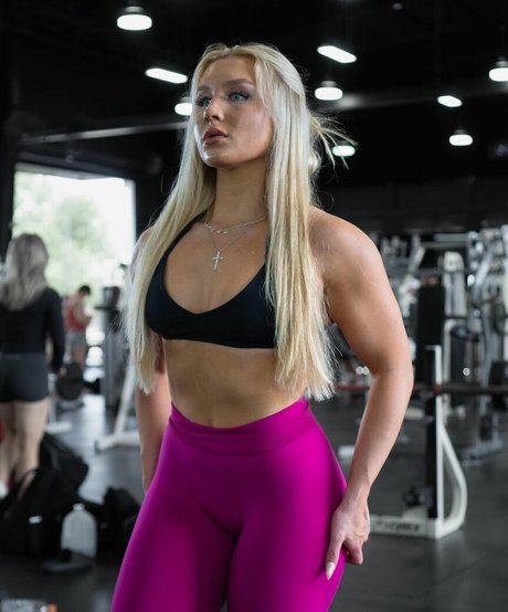 Sydney Sikes 美しい女優 写真