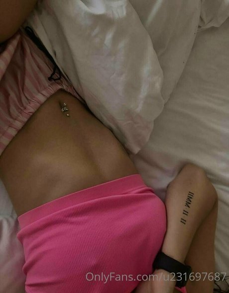 軍事オンリーファンズ セクシーヌード 画像