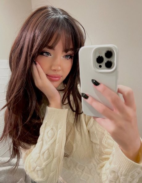 JenaUrf アダルトスター 写真