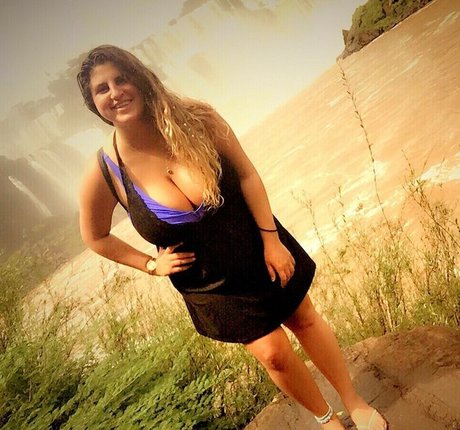 Coral Hagag ヌードのポルノスター ギャラリー