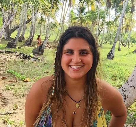 Coral Hagag 写真集