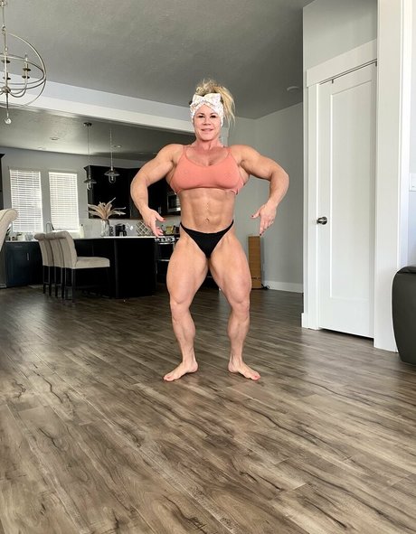 aleeshayoung トップ女優 画像