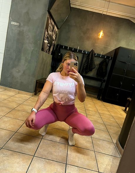 アマチュアブロンドオンリーファンズ アートポルノ 写真