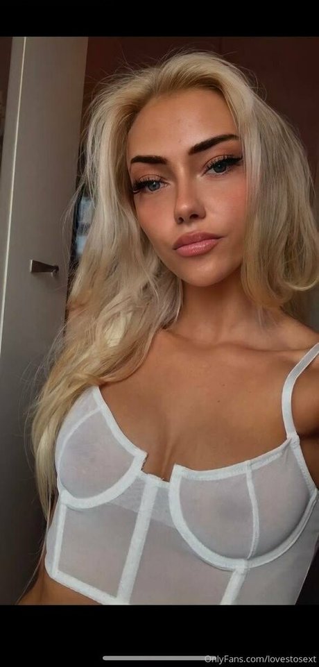 alarna ヌードのポルノスター 写真