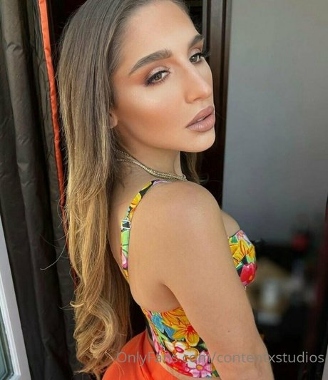 年配の熟女オンリーファンズ 美しい 画像