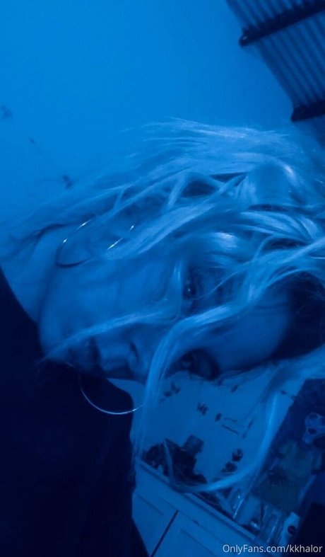 金髪の筋肉オンリーファンズ アート裸 写真