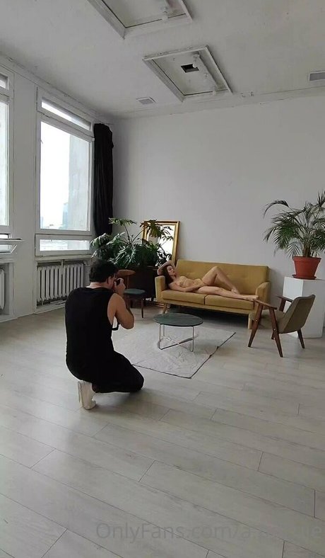 a pozuje かわいいスター ギャラリー