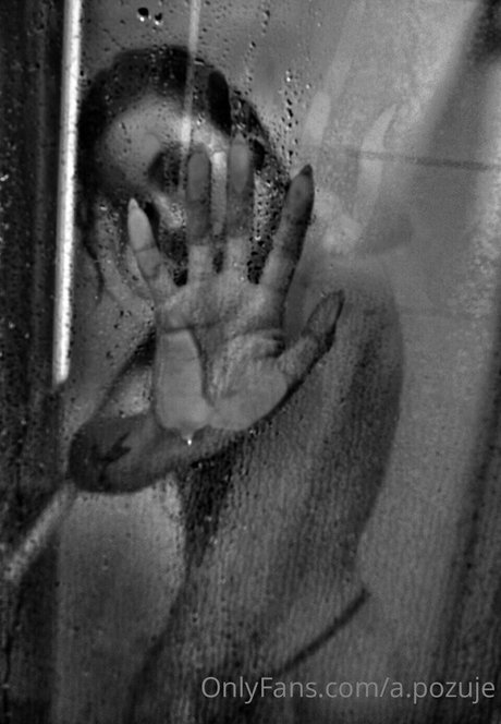 a pozuje ホット女優 画像