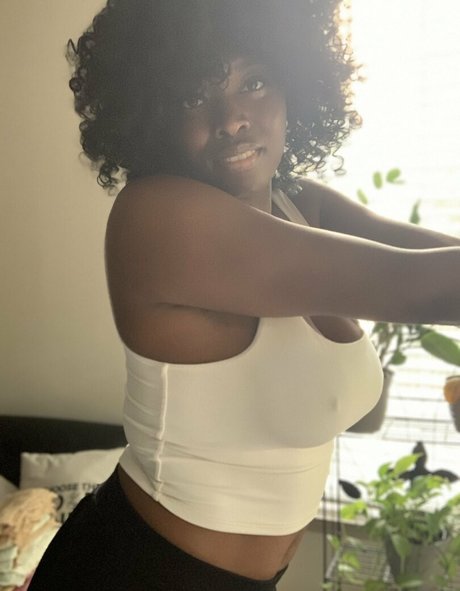 nikkynyxx ヌード女優 ギャラリー