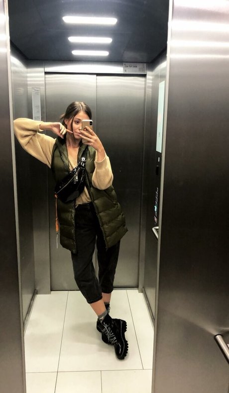 ランジェリーヌードオンリーファンズ アート裸 写真