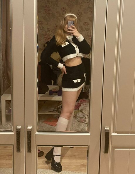 JOI オンリーファンズ ポルノ 写真