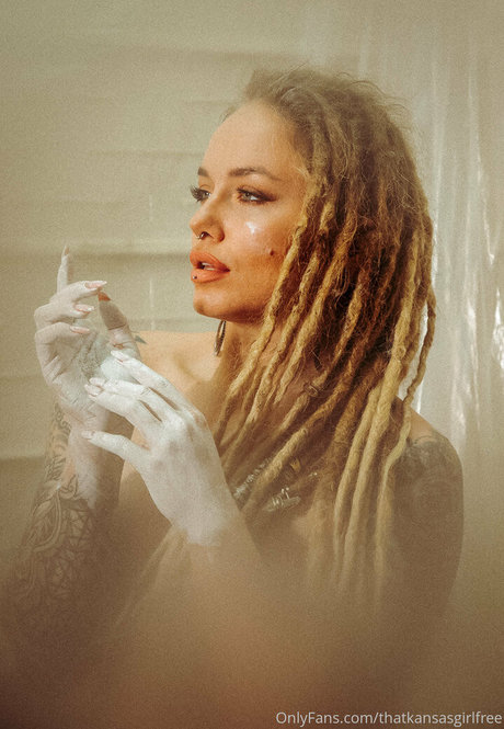 アジア人ボディビルダー オンリーファンズ アートポルノ アーカイブ