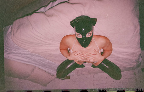 littlelatexprincess 無料女優 写真