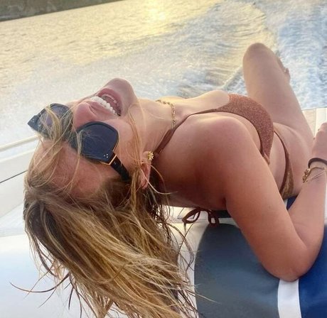 背の高い熟女オンリーファンズ アダルト ギャラリー