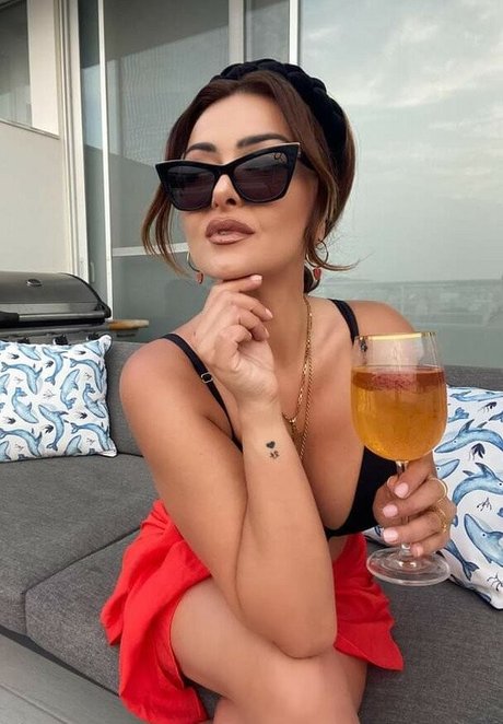 ぽっちゃりカップルオンリーファンズ アートヌード アーカイブ